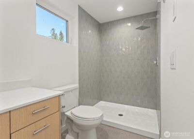 10746 Interlake Avenue N, Seattle, WA 98133 - Photo 10