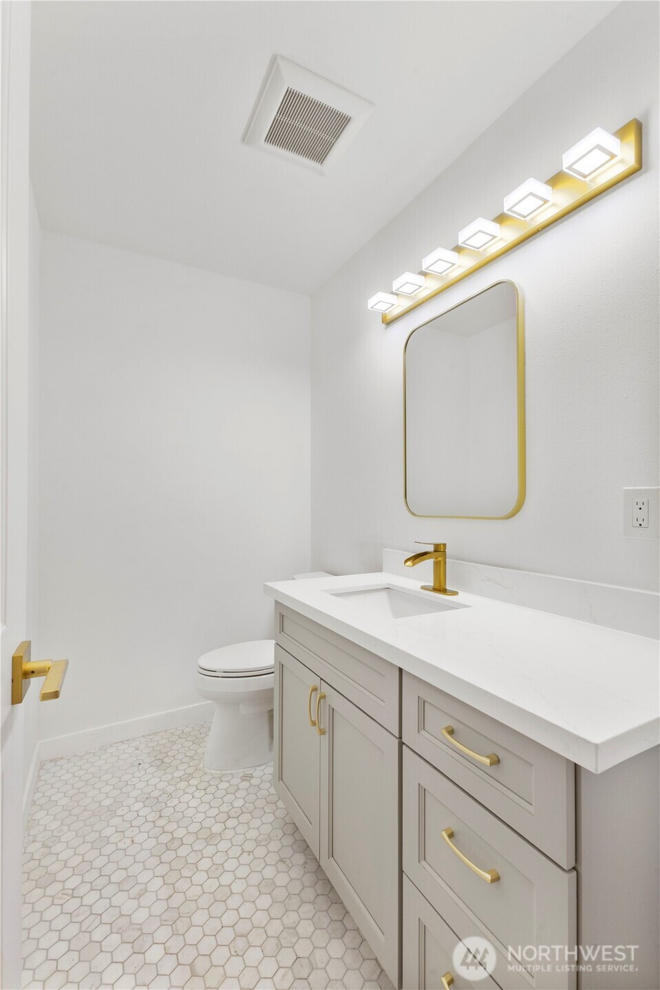 7003 44th Avenue E, Tacoma, WA 98443