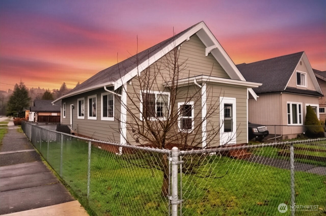 401 Emerson Avenue , Hoquiam, WA 98550