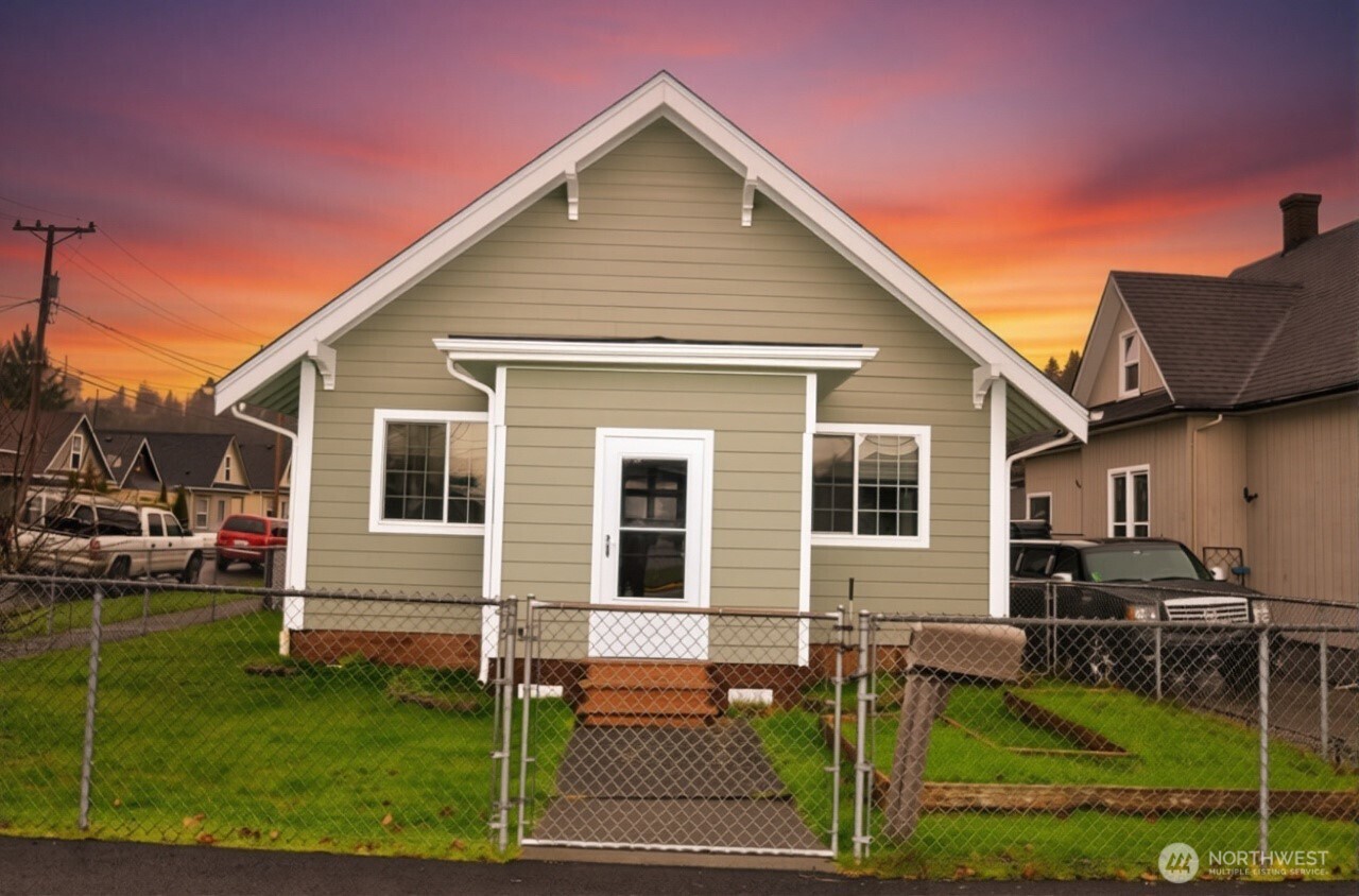 401 Emerson Avenue , Hoquiam, WA 98550