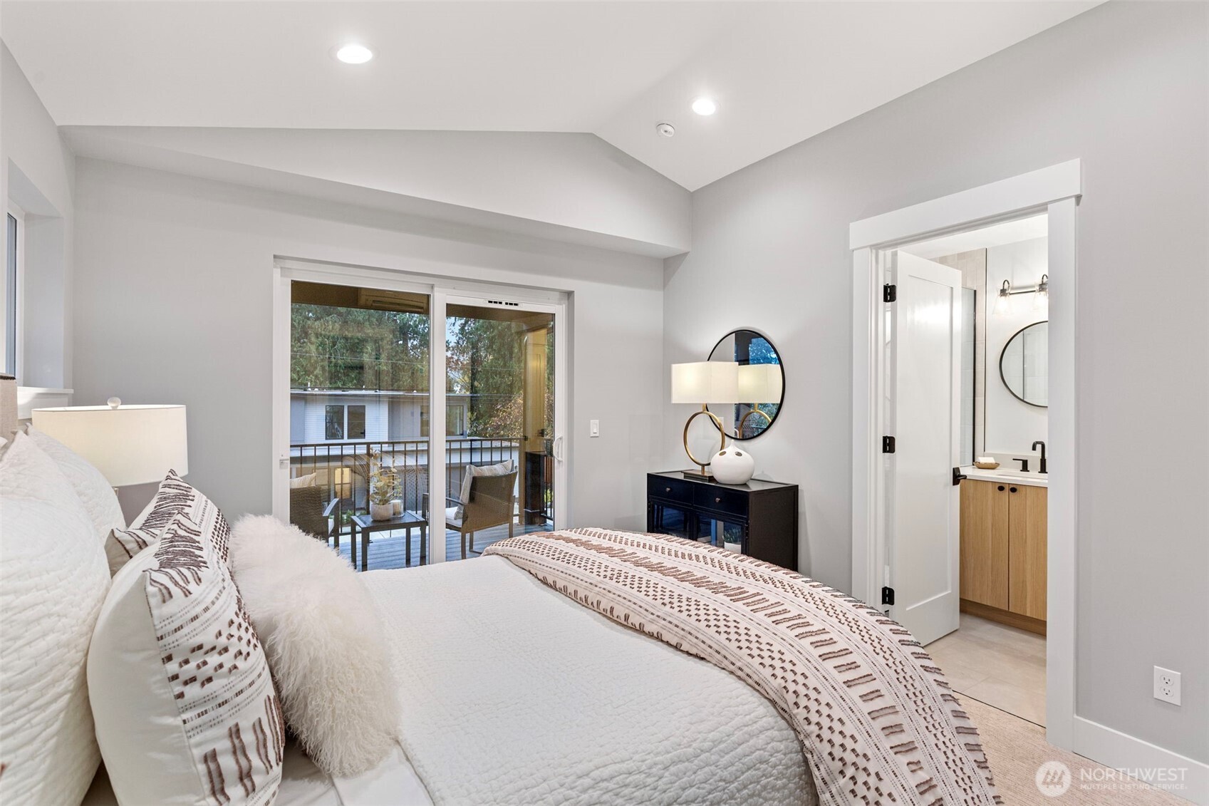 11218 115th Place NE, Kirkland, WA 98033