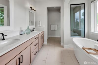 12143 NE 170th Place , Bothell, WA 98011 - Photo 23