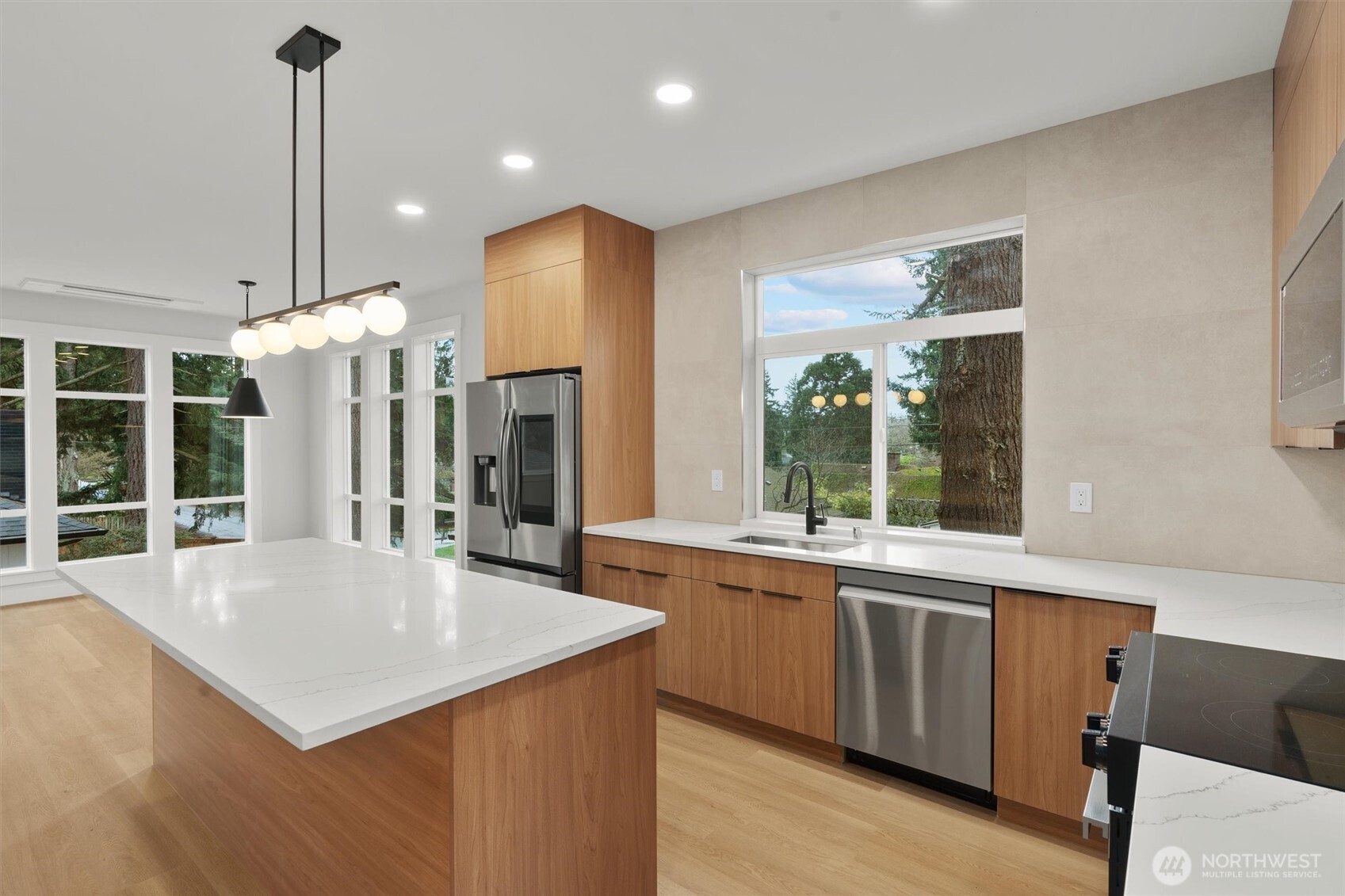 14308 Roslyn Place N, Seattle, WA 98133