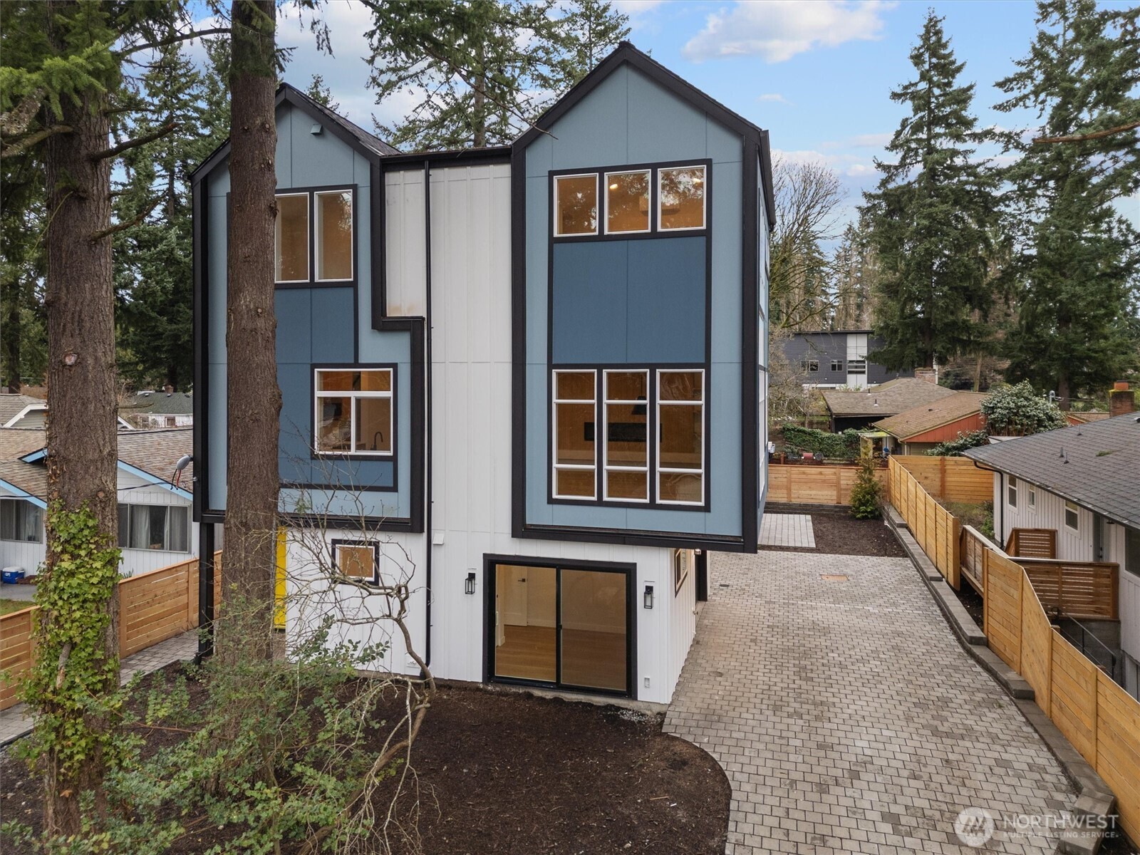 14308 Roslyn Place N, Seattle, WA 98133