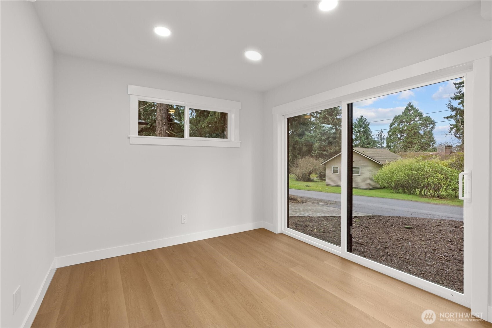 14308 Roslyn Place N, Seattle, WA 98133