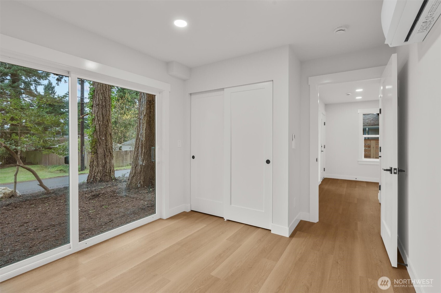 14308 Roslyn Place N, Seattle, WA 98133