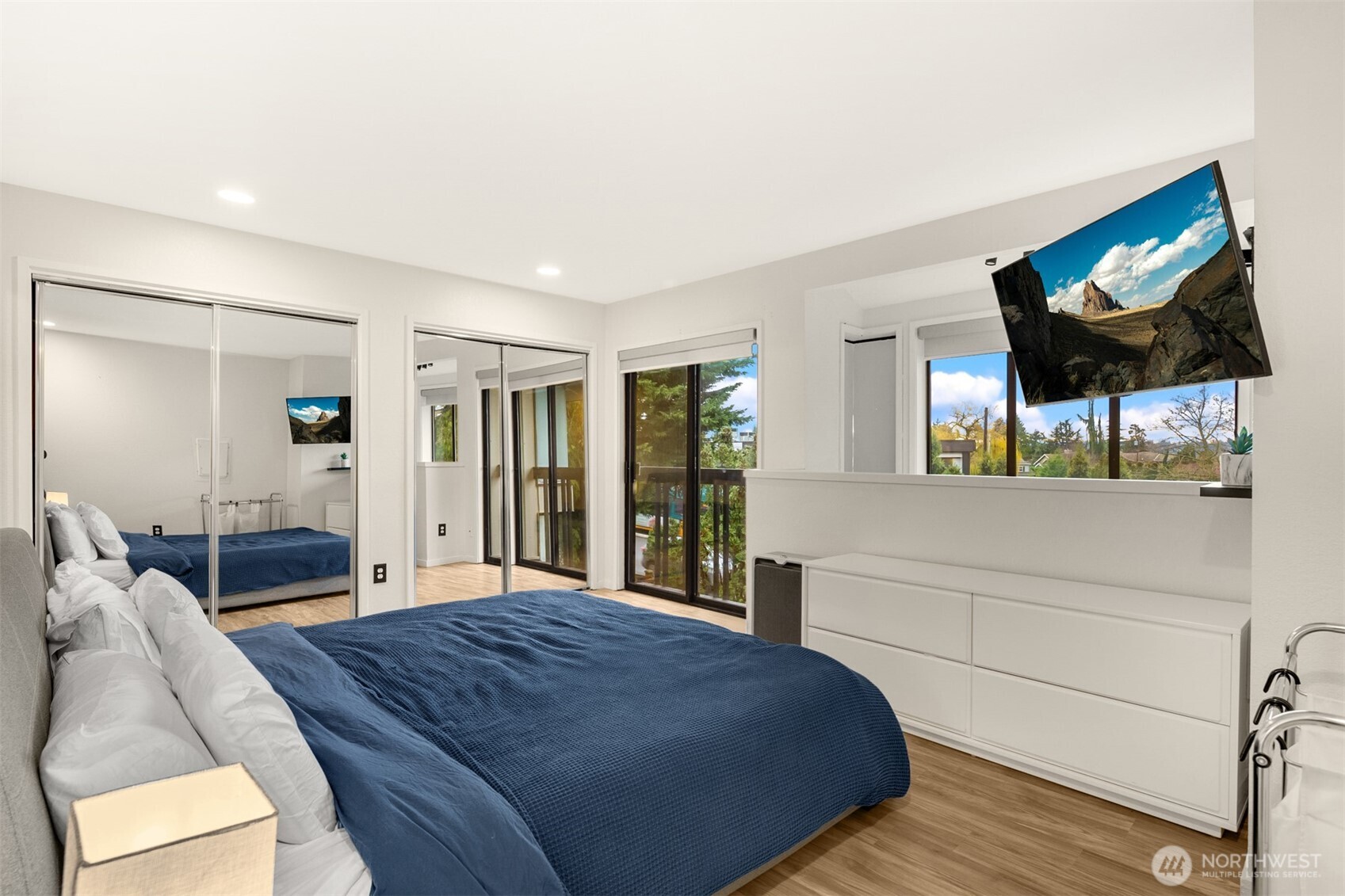 12 18th Avenue #A, Kirkland, WA 98033