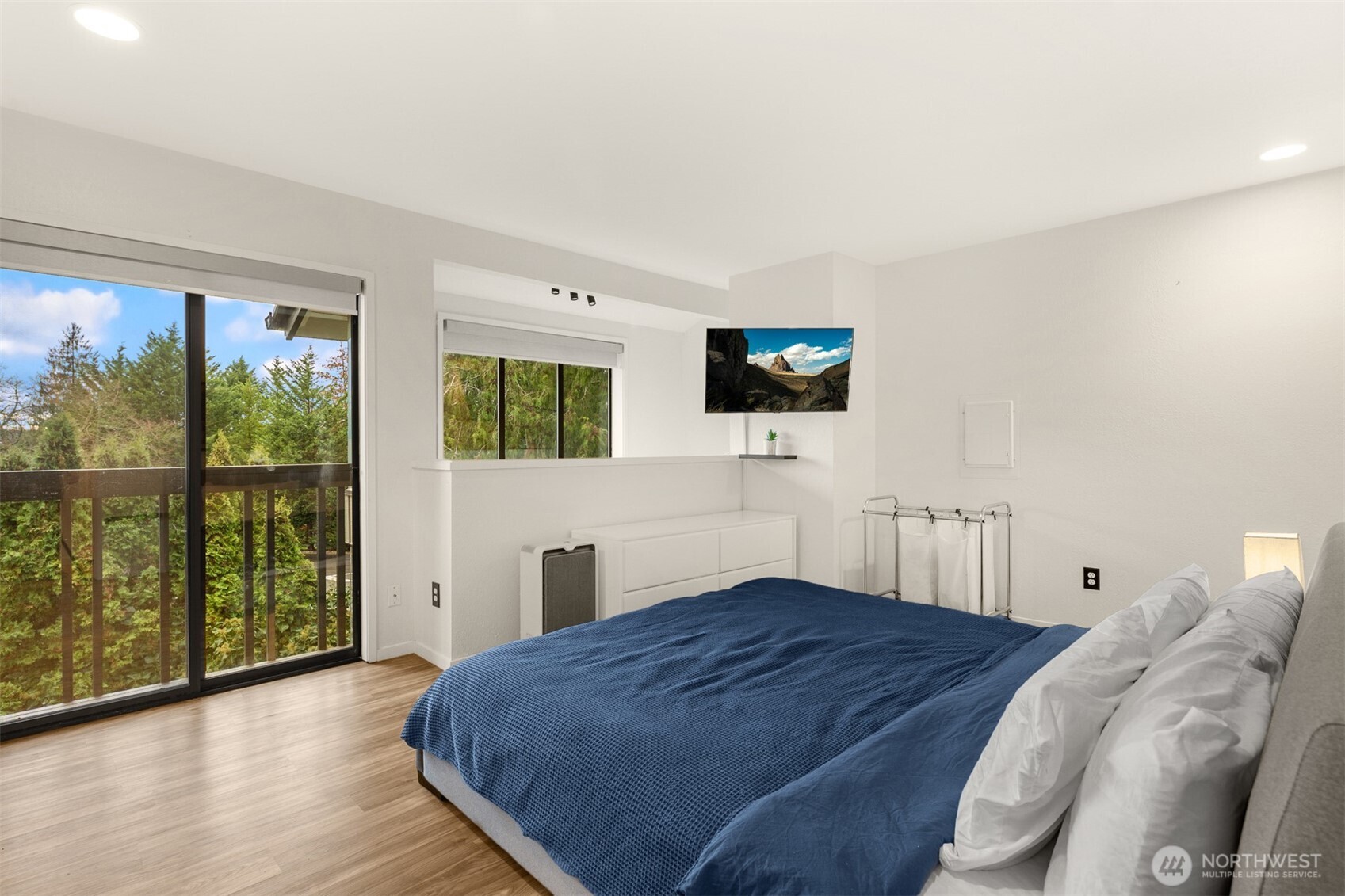 12 18th Avenue #A, Kirkland, WA 98033