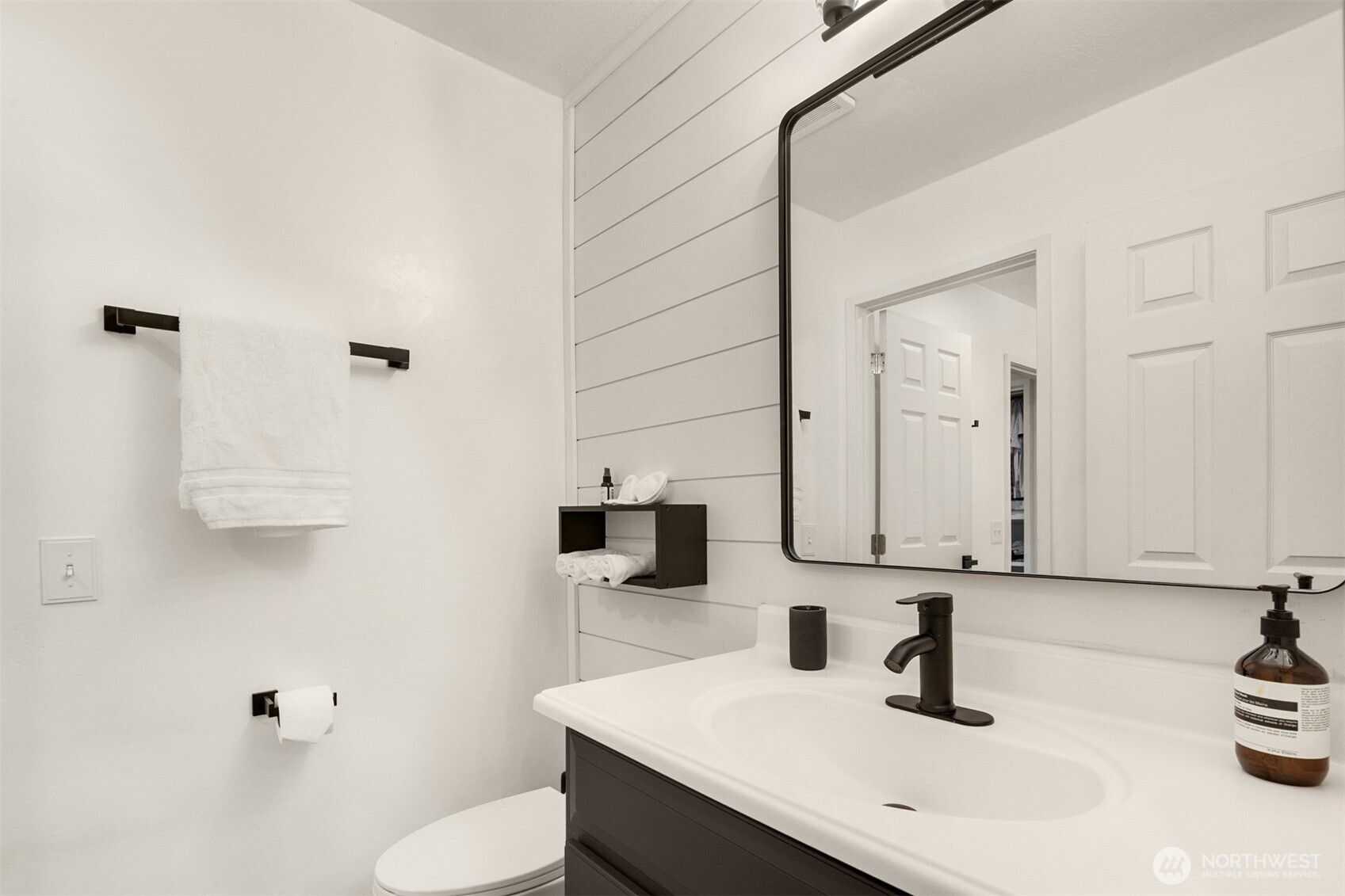 12 18th Avenue #A, Kirkland, WA 98033