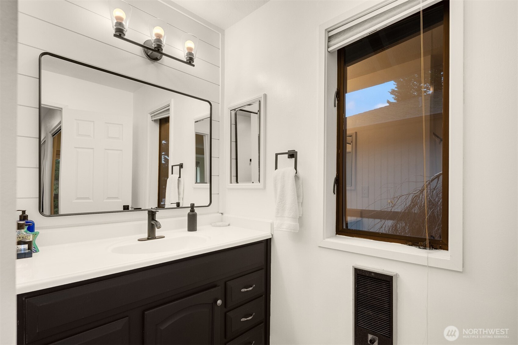 12 18th Avenue #A, Kirkland, WA 98033