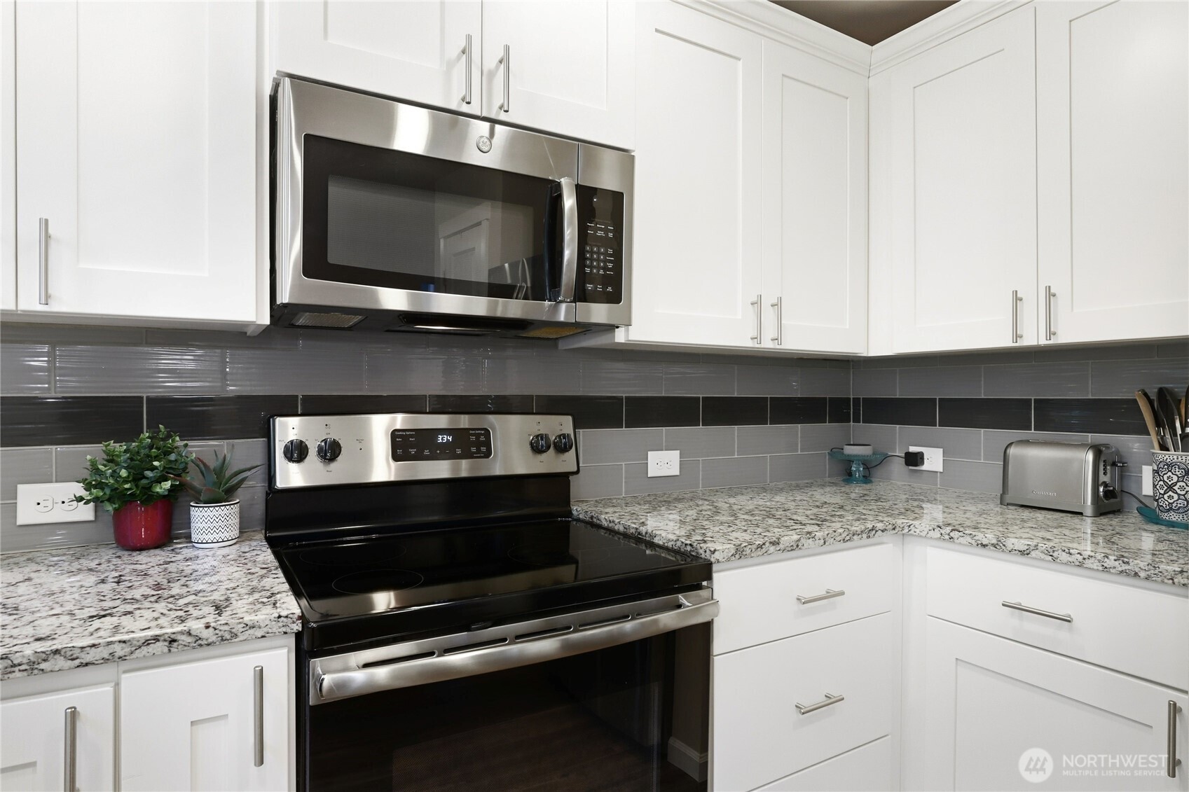 1776 Bungalow Way NE, Poulsbo, WA 98370