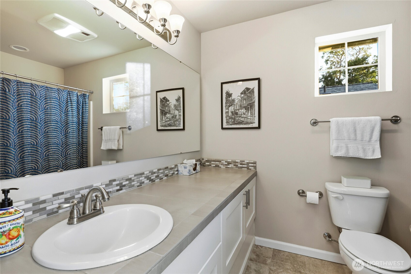 1776 Bungalow Way NE, Poulsbo, WA 98370