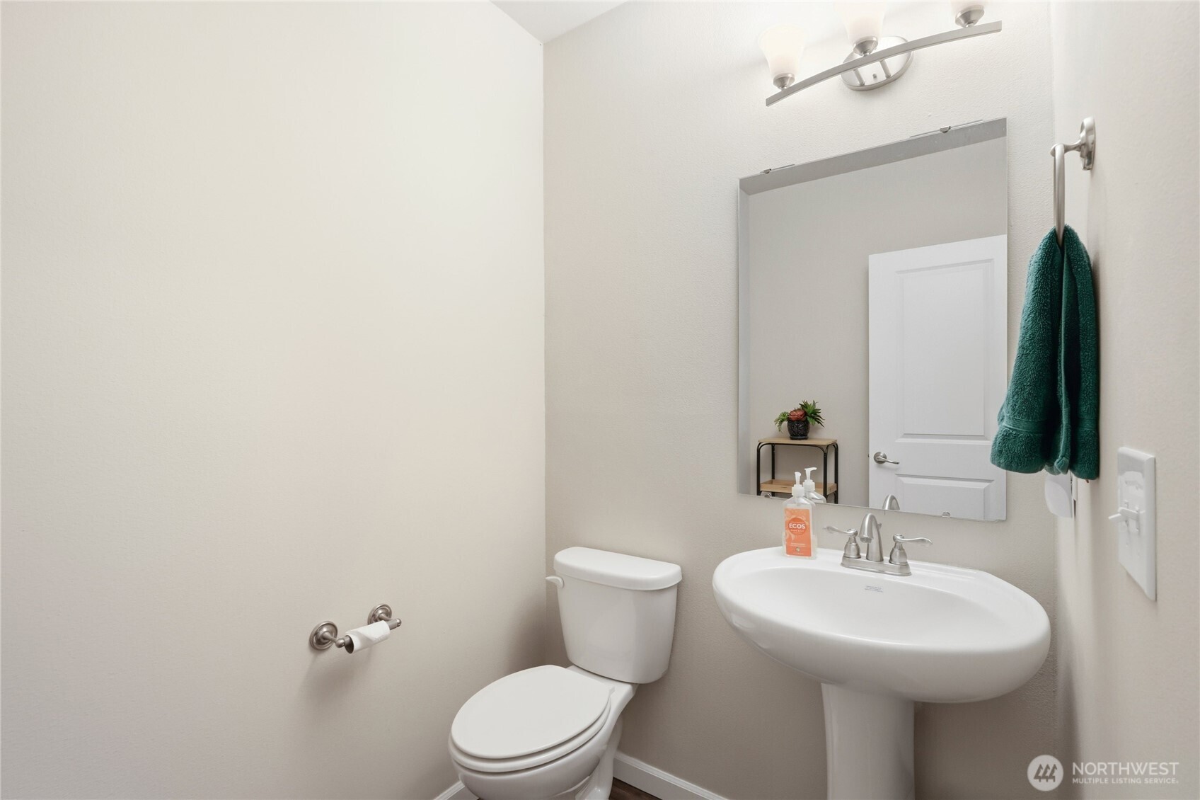 1776 Bungalow Way NE, Poulsbo, WA 98370