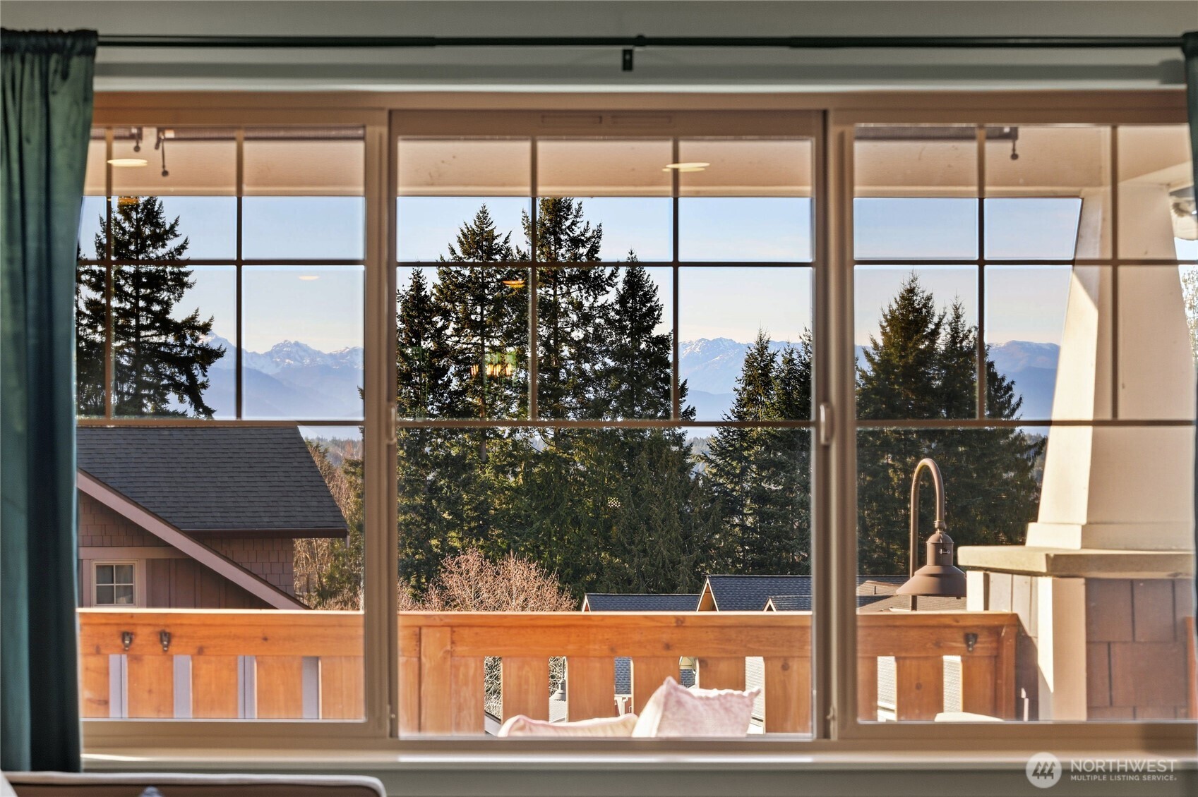 1776 Bungalow Way NE, Poulsbo, WA 98370