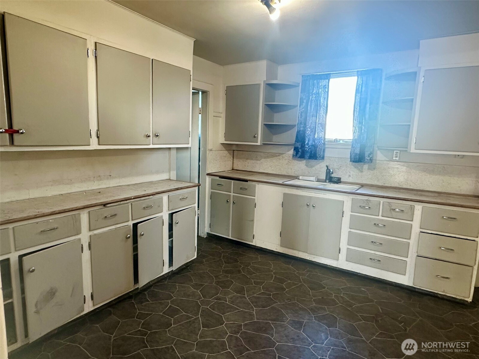 6443 S Warner Street , Tacoma, WA 98409