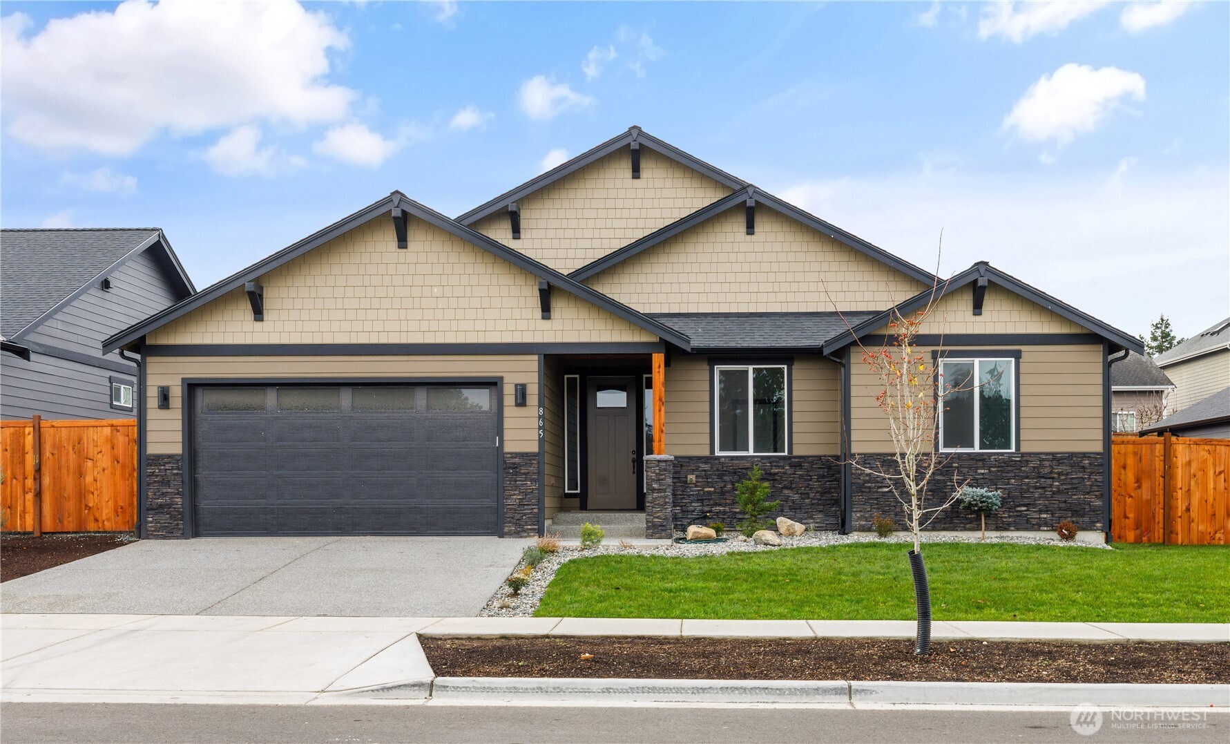 865 NW Shire Street , Oak Harbor, WA 98277