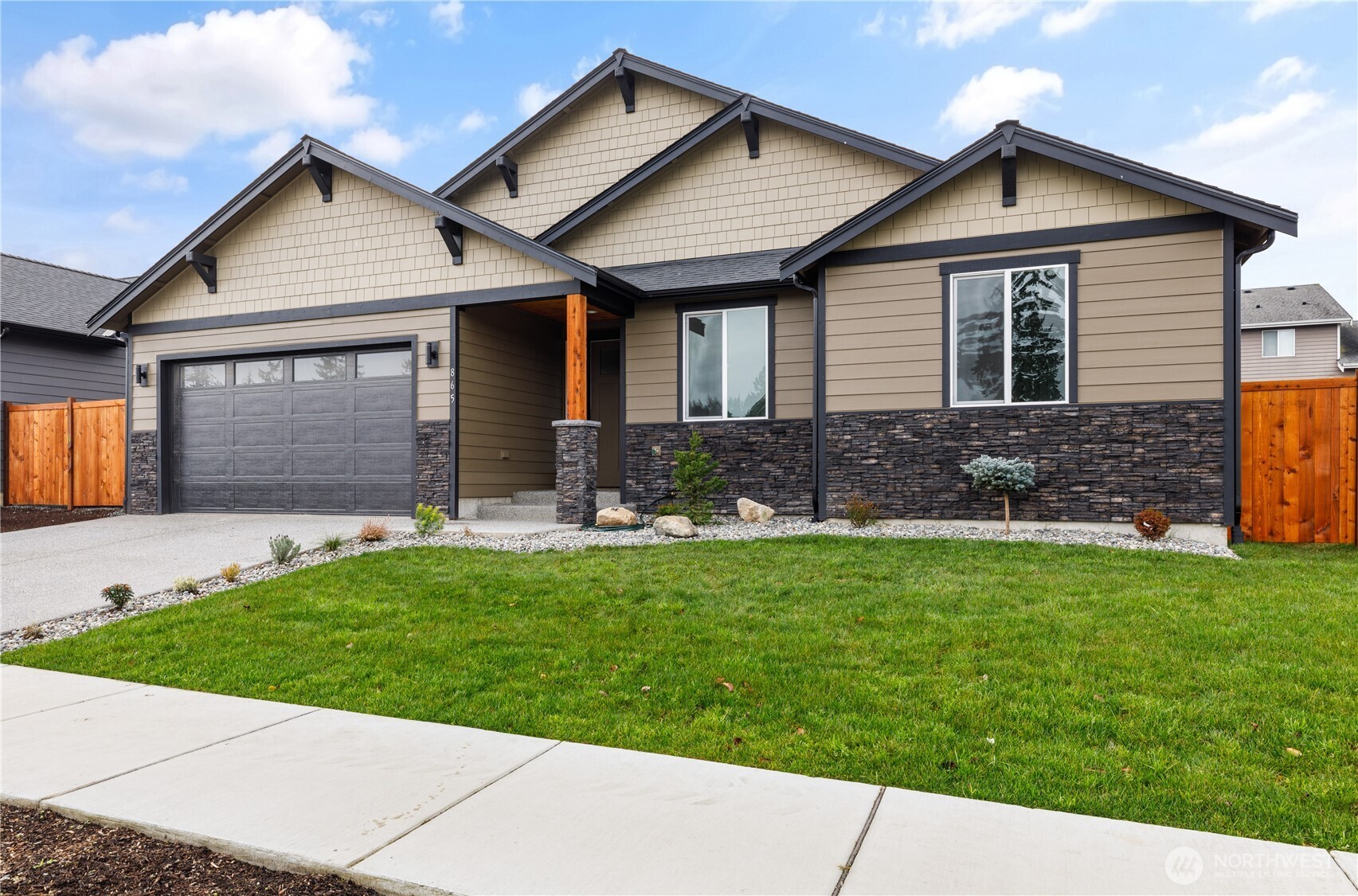 865 NW Shire Street , Oak Harbor, WA 98277