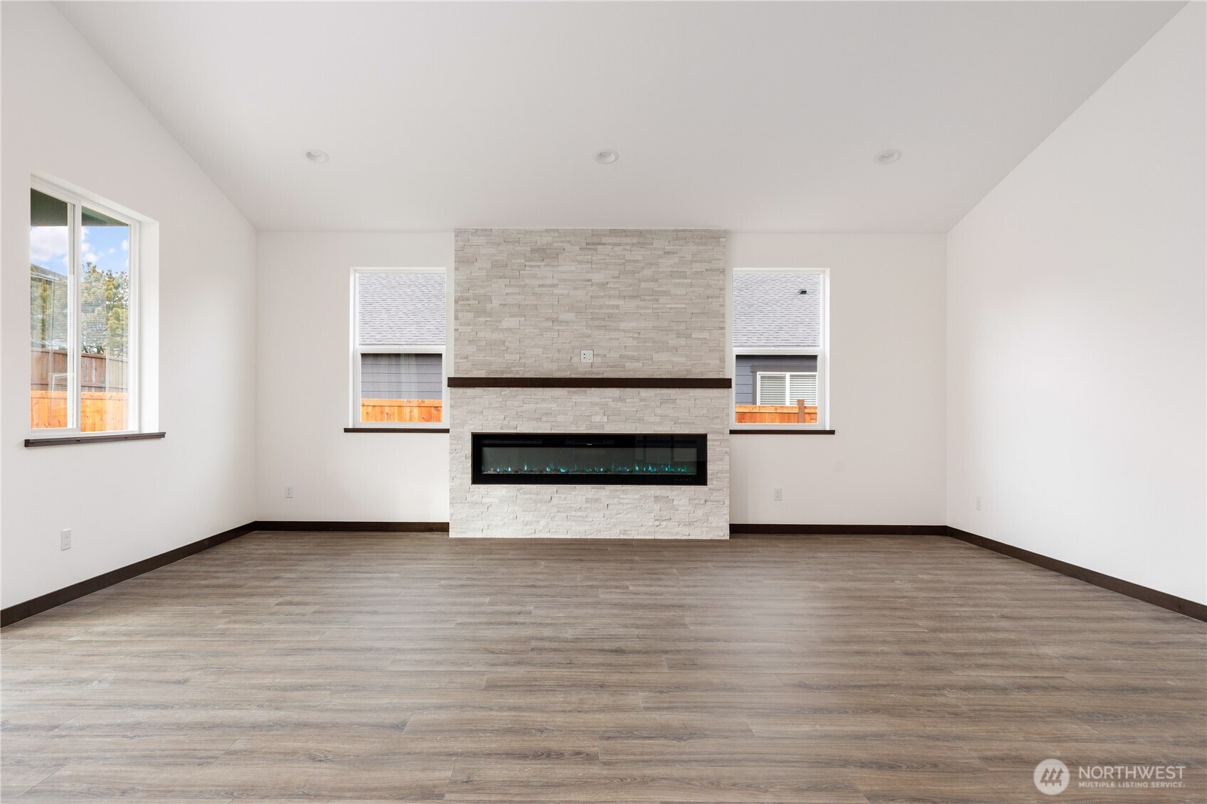 865 NW Shire Street , Oak Harbor, WA 98277