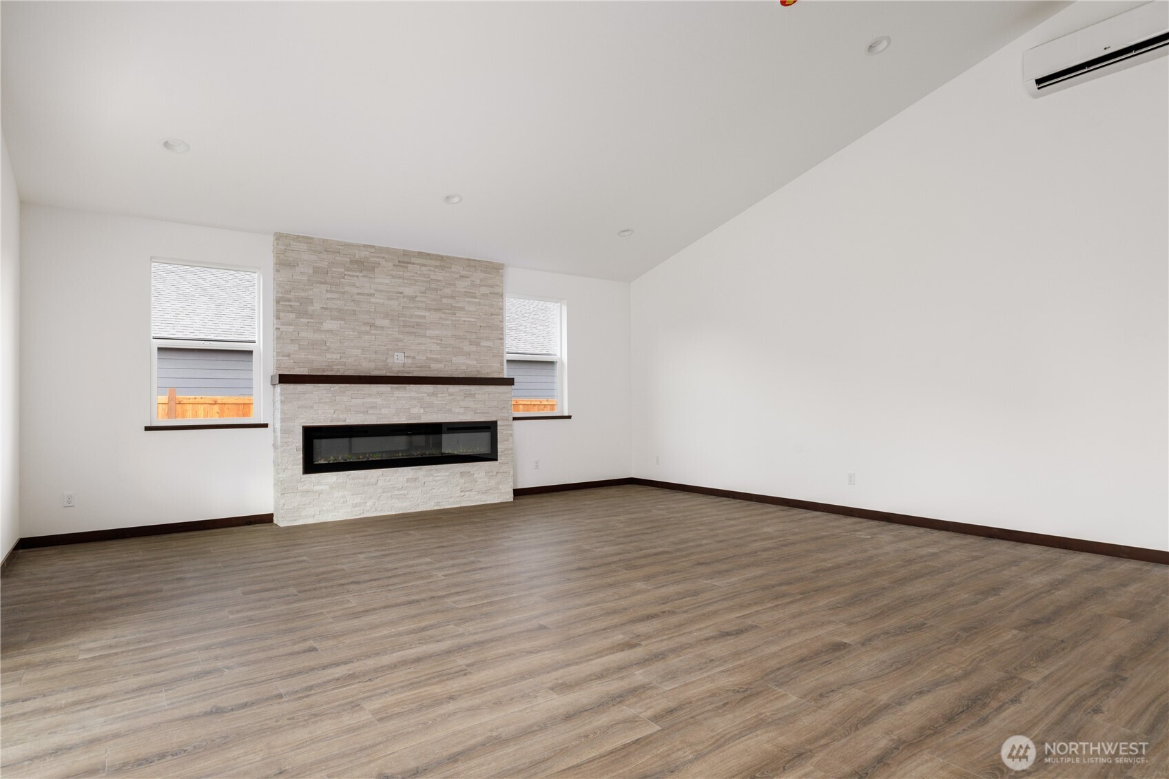 865 NW Shire Street , Oak Harbor, WA 98277