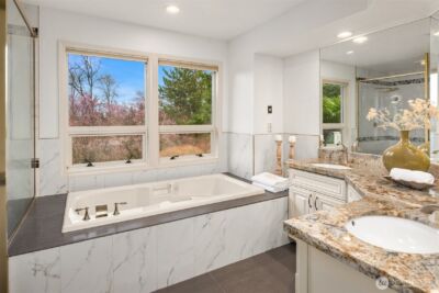 8550 NE 28th Street , Hunts Point, WA 98004 - Photo 25