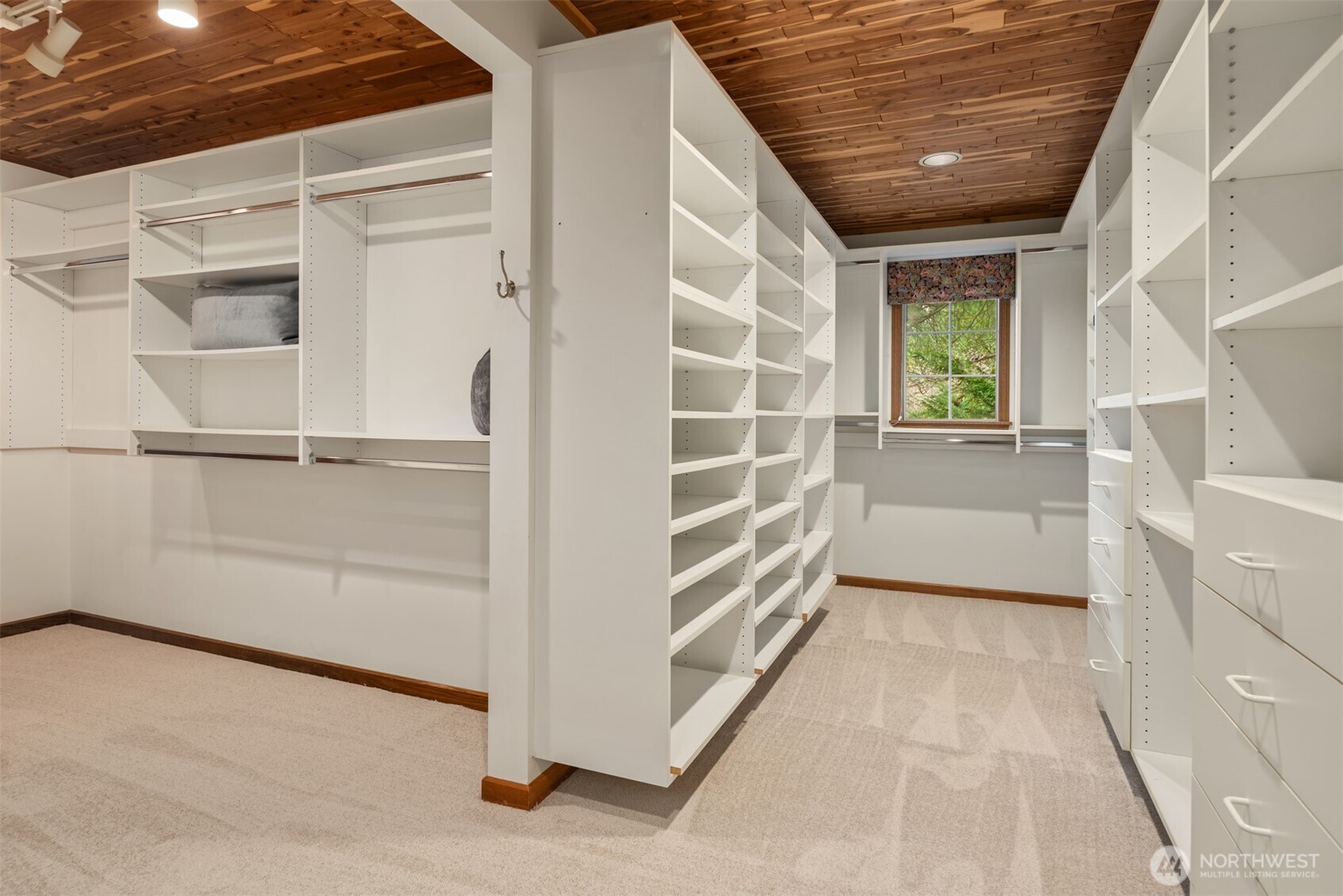 2048 213th Avenue NE, Sammamish, WA 98074