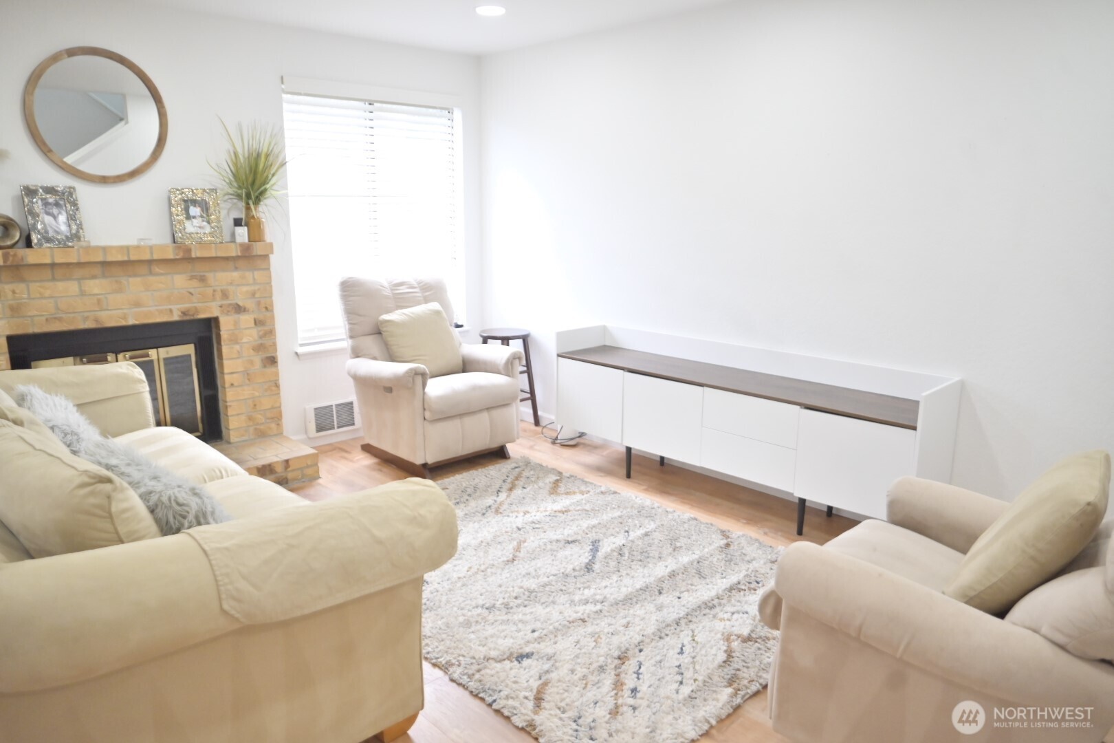 15624 8th Avenue SW #c, Burien, WA 98166