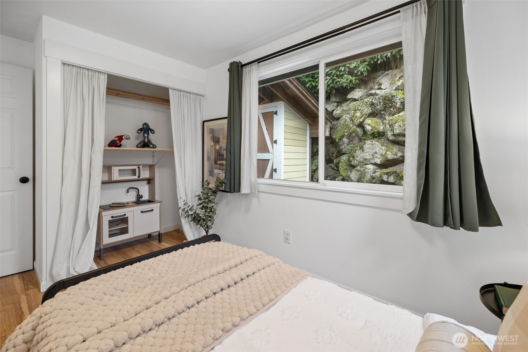 3912 S Findlay Street , Seattle, WA 98118