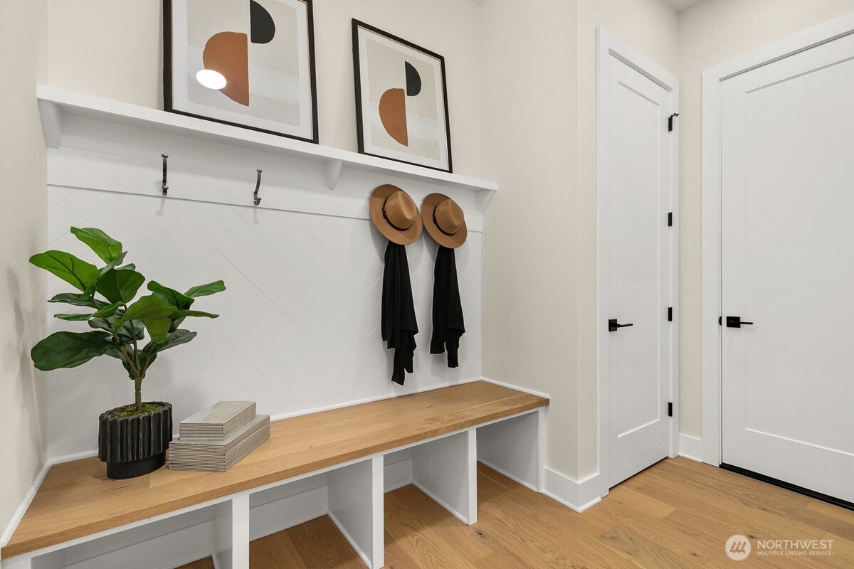 836 130th Avenue NE, Bellevue, WA 98005