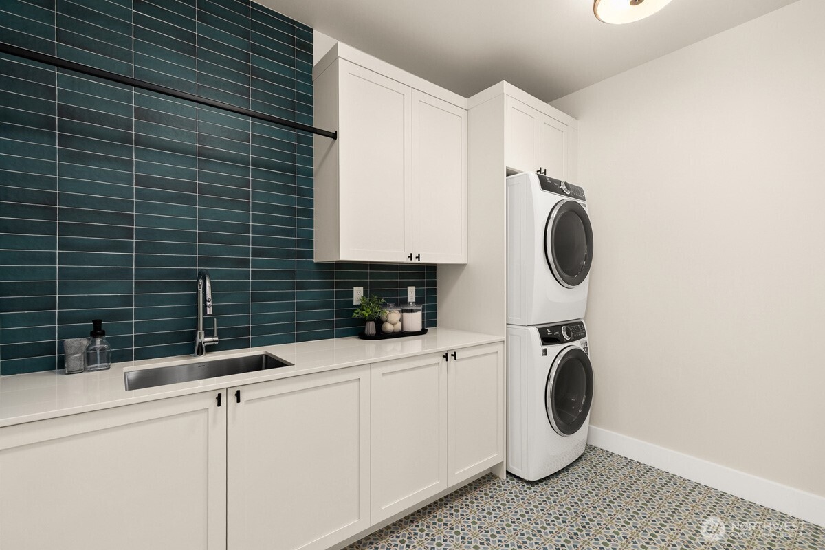 836 130th Avenue NE, Bellevue, WA 98005