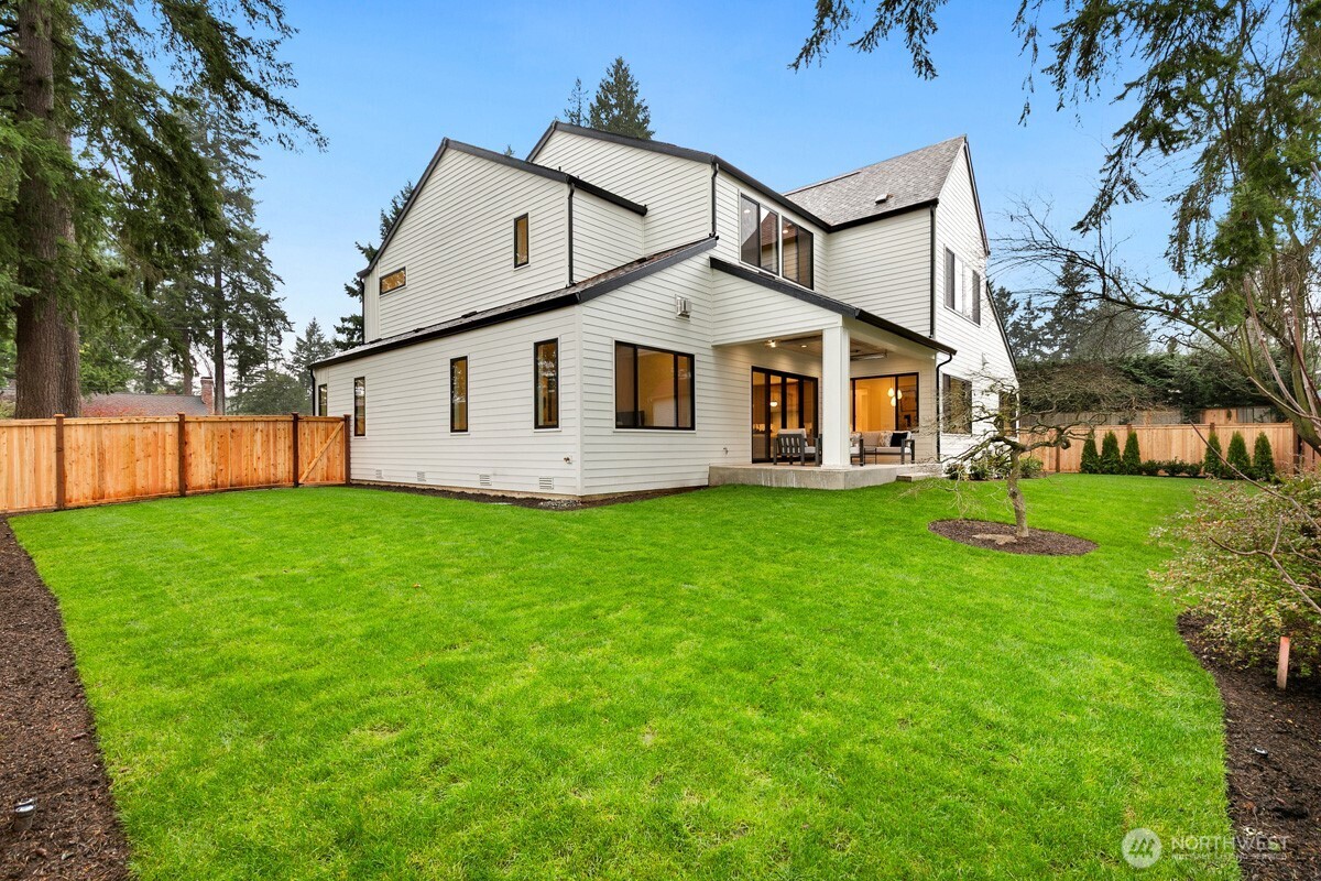 836 130th Avenue NE, Bellevue, WA 98005