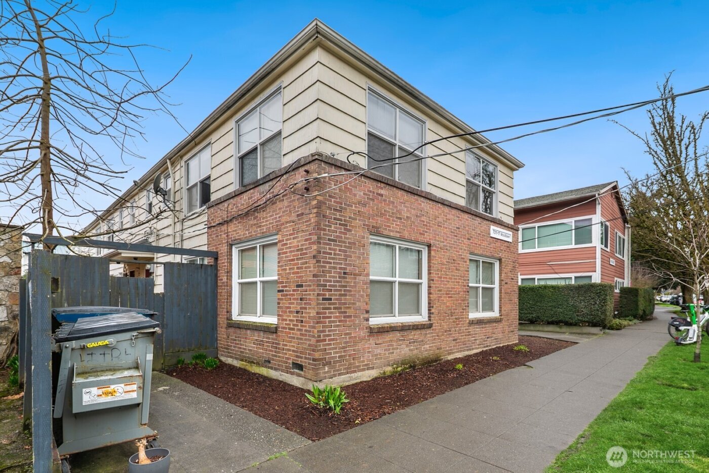 7311 Woodlawn Avenue NE, Seattle, WA 98115-5871