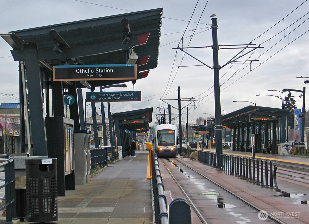 5936 S 36th Avenue #F, Seattle, WA 98118