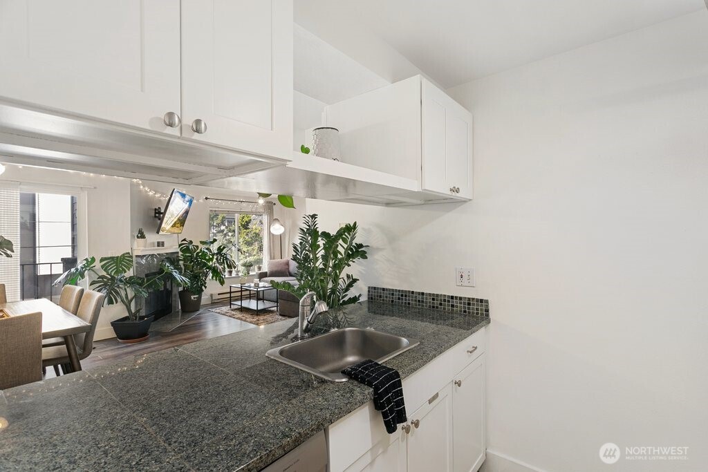 4831 Fauntleroy Way SW #206, Seattle, WA 98116