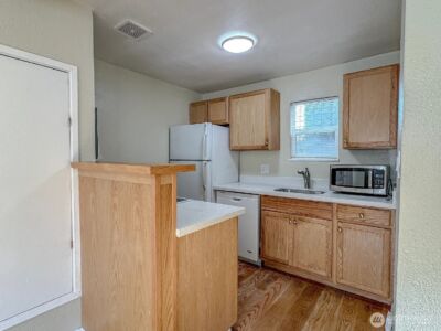 7103 Linden Avenue N #1-5, Seattle, WA 98103-5176 - Photo 17