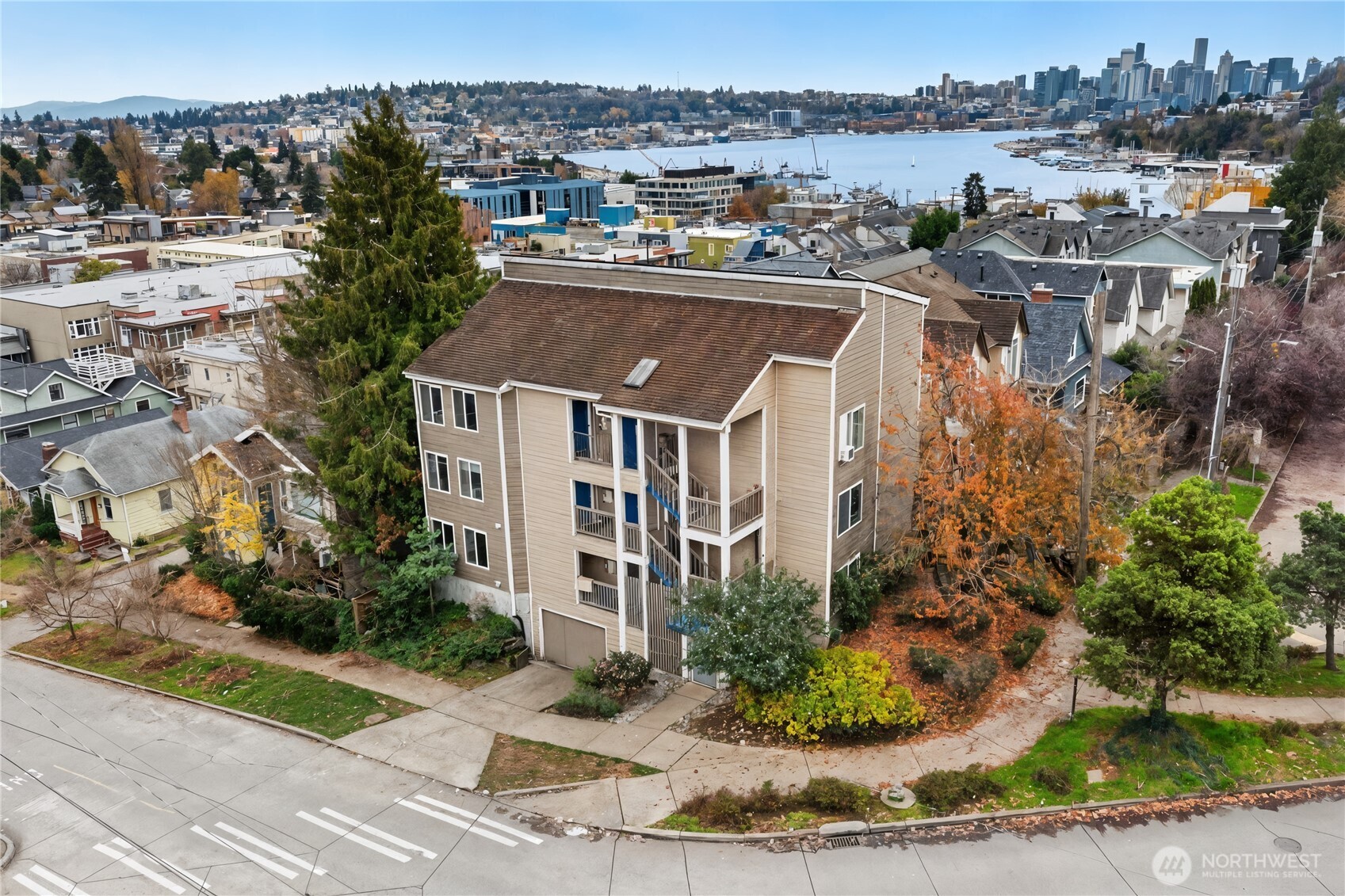 3660 Whitman Avenue N, Seattle, WA 98103-8768