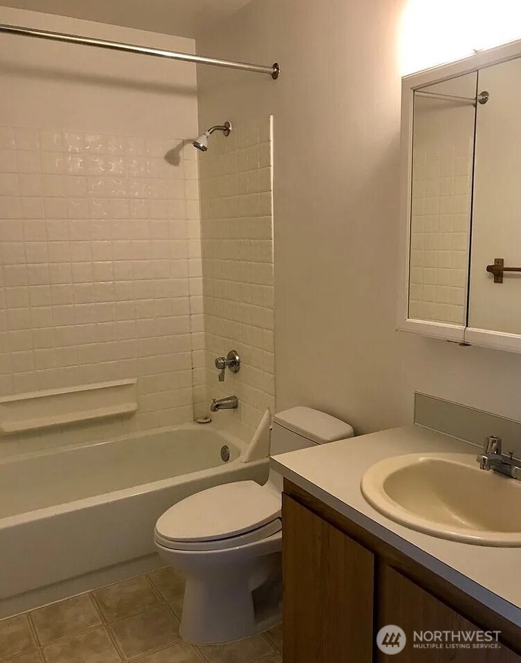 3660 Whitman Avenue N, Seattle, WA 98103-8768