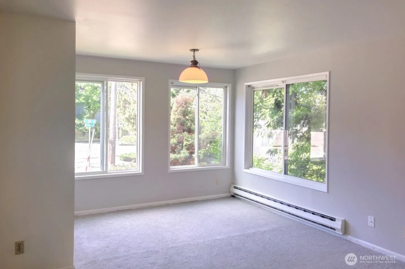 3660 Whitman Avenue N, Seattle, WA 98103-8768