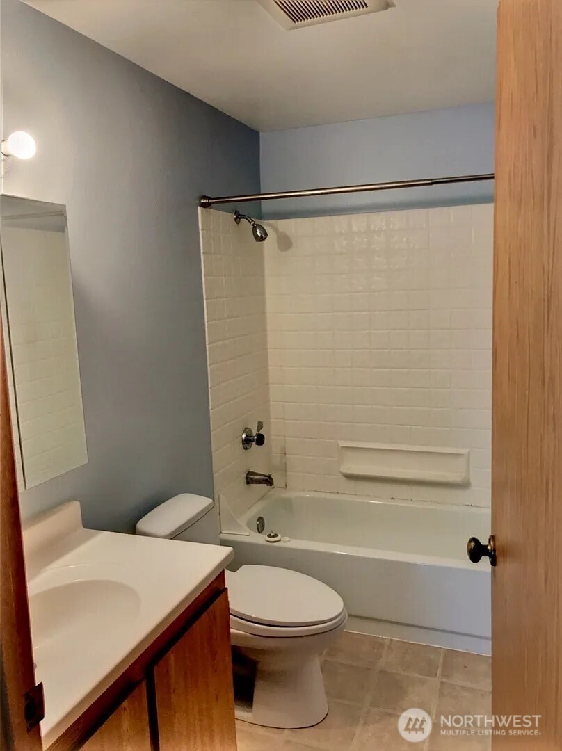 3660 Whitman Avenue N, Seattle, WA 98103-8768