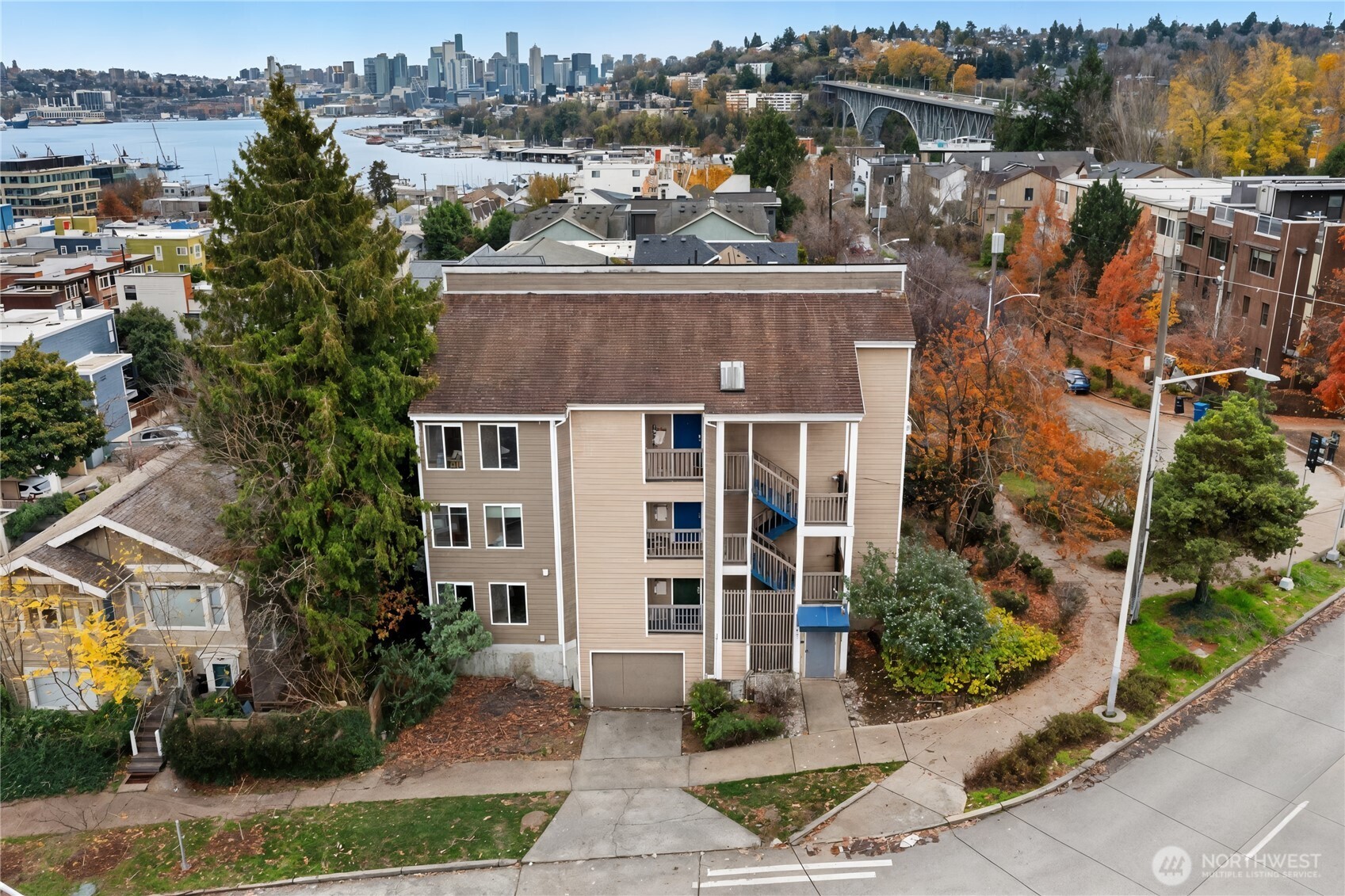 3660 Whitman Avenue N, Seattle, WA 98103-8768