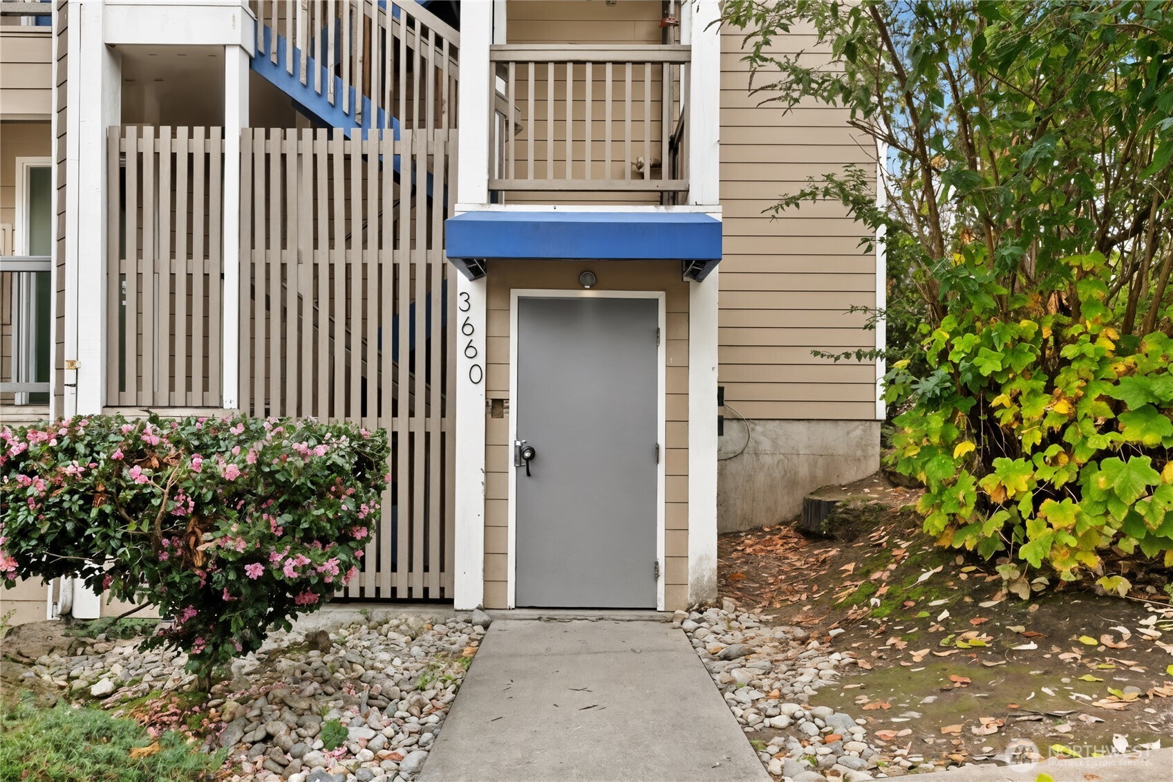 3660 Whitman Avenue N, Seattle, WA 98103-8768