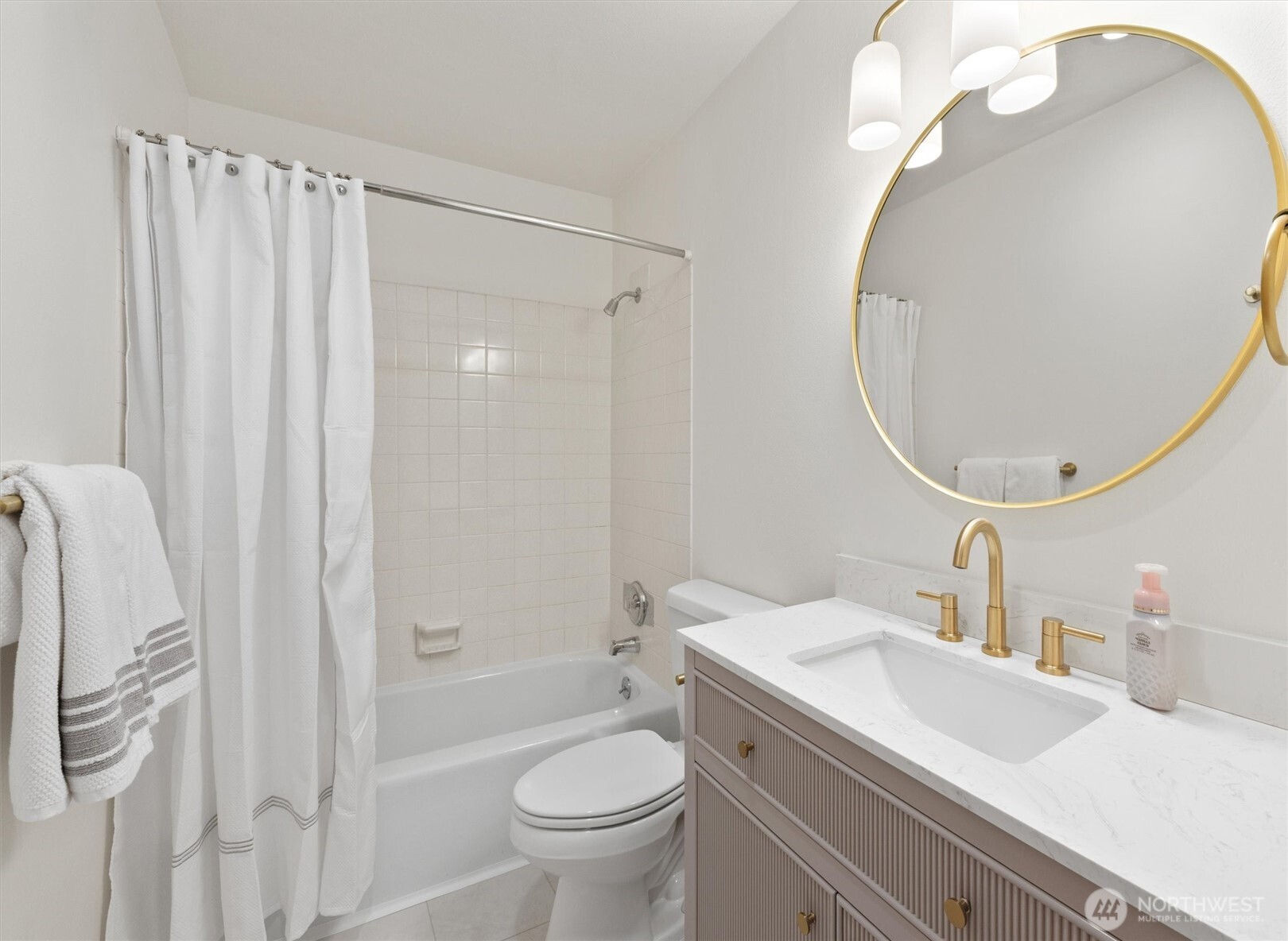 5620 200th Street SW #A211, Lynnwood, WA 98036