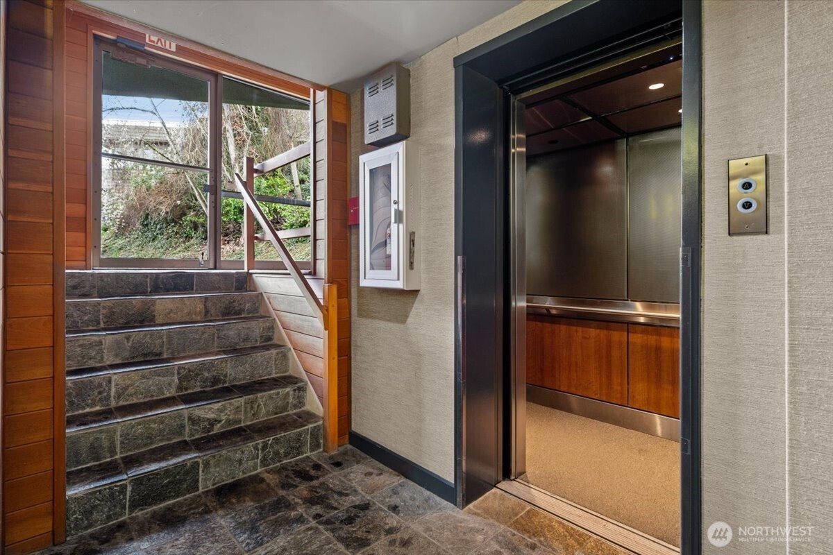 1717 5th Avenue N #103, Seattle, WA 98109