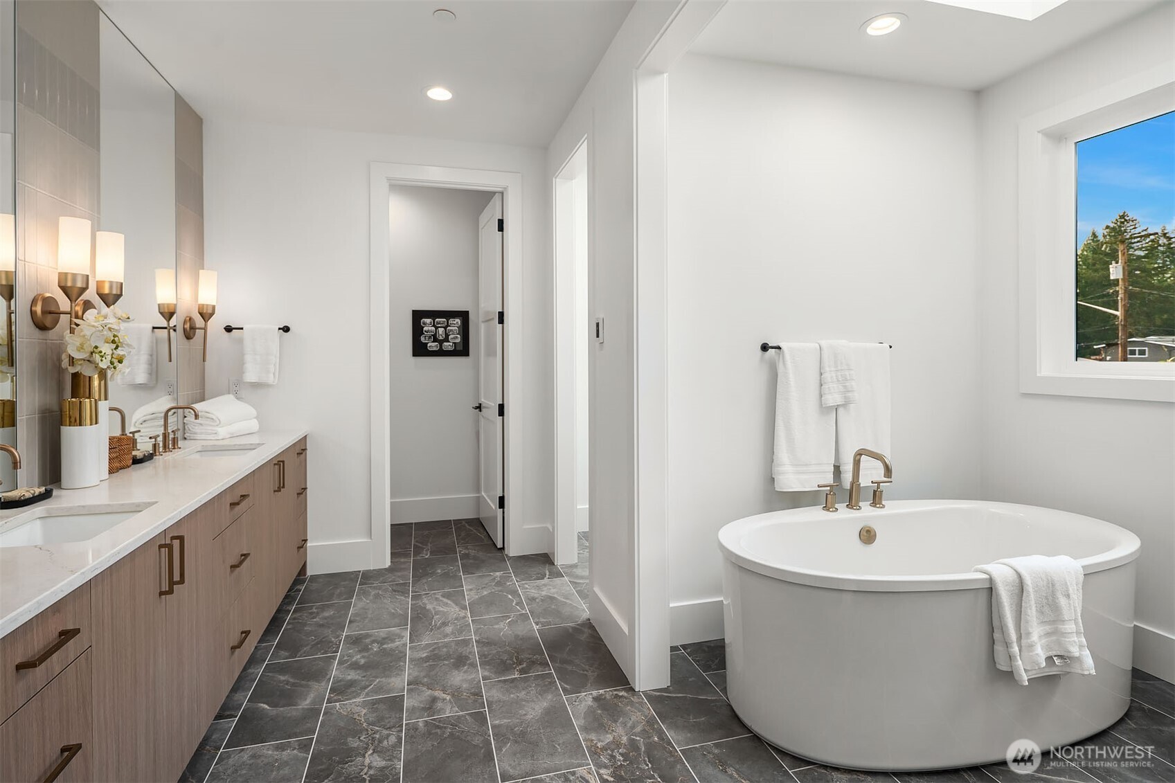 16544 SE 28th Street , Bellevue, WA 98008