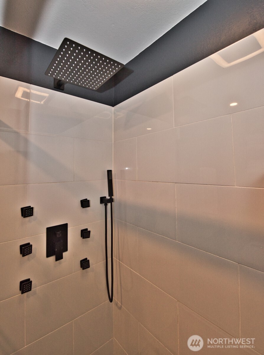 2041 Ptarmigan Lane NW, Poulsbo, WA 98370