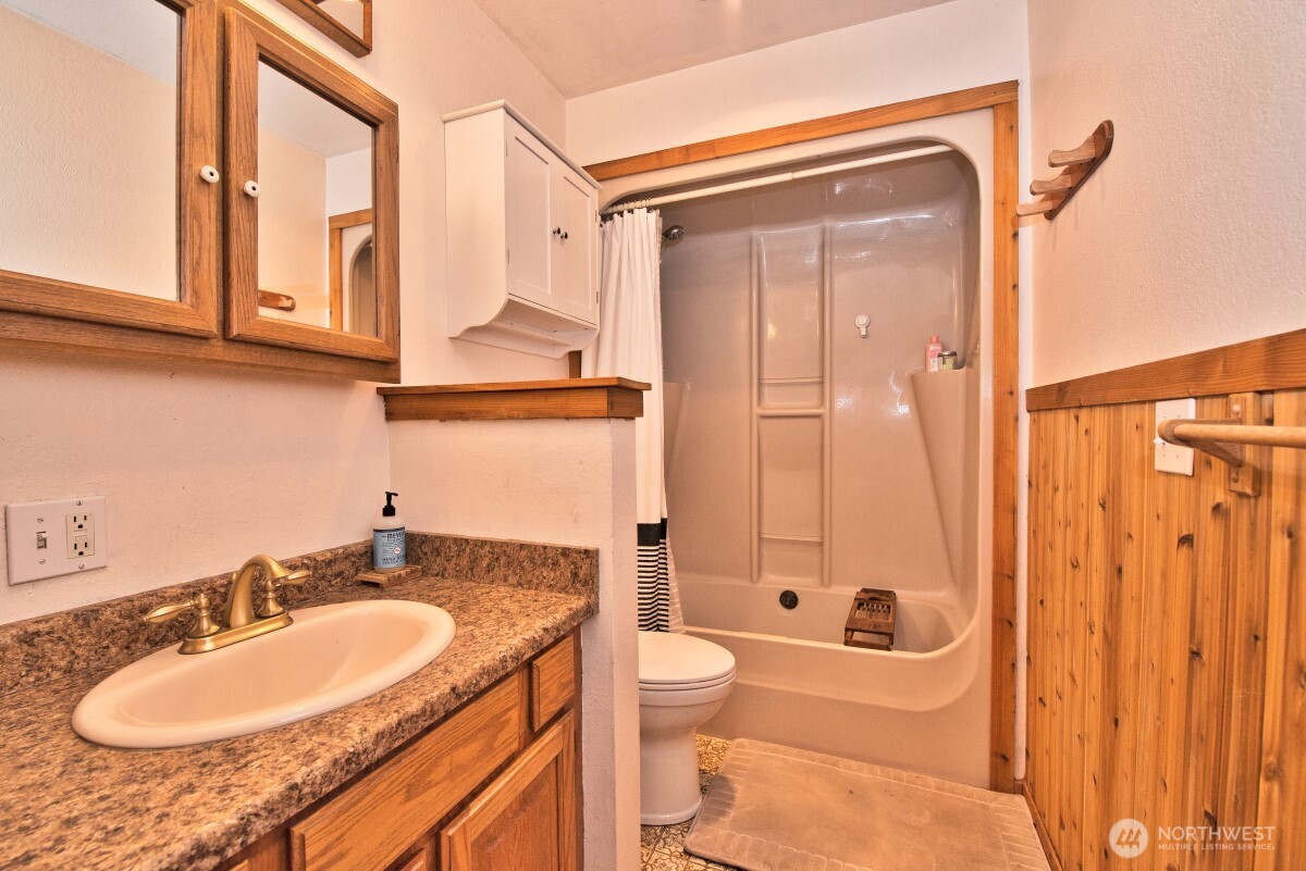 2041 Ptarmigan Lane NW, Poulsbo, WA 98370