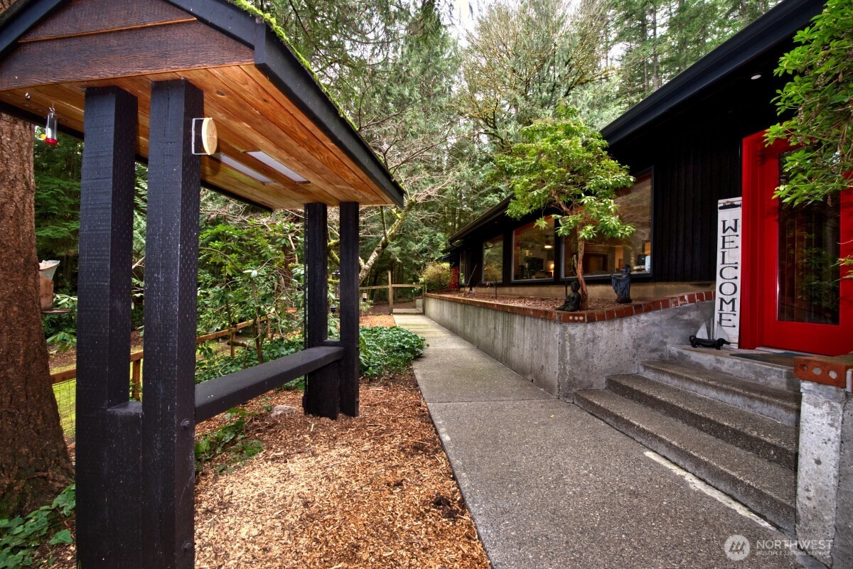 2041 Ptarmigan Lane NW, Poulsbo, WA 98370