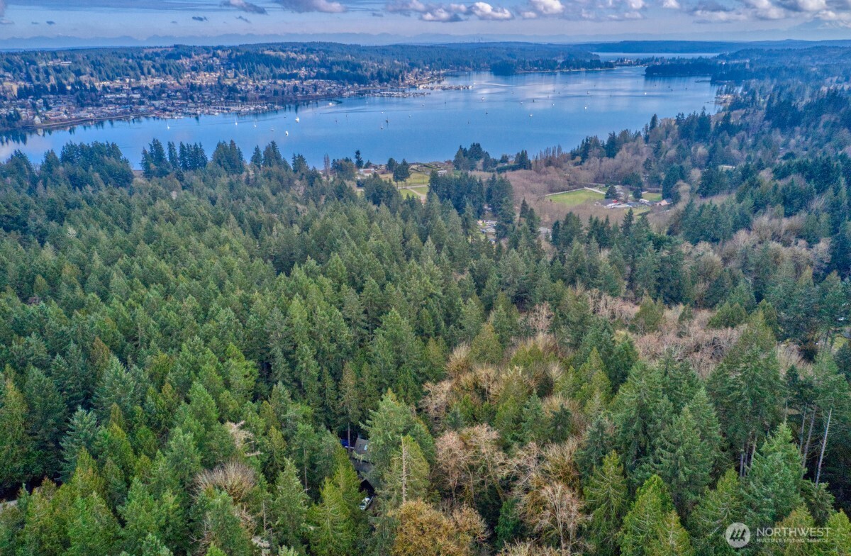 2041 Ptarmigan Lane NW, Poulsbo, WA 98370