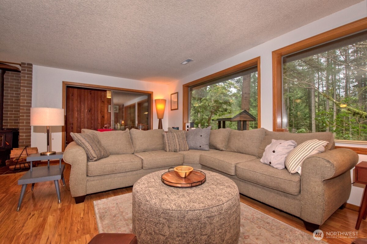 2041 Ptarmigan Lane NW, Poulsbo, WA 98370