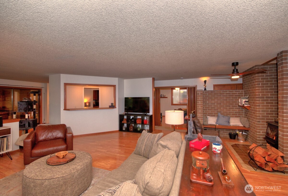 2041 Ptarmigan Lane NW, Poulsbo, WA 98370