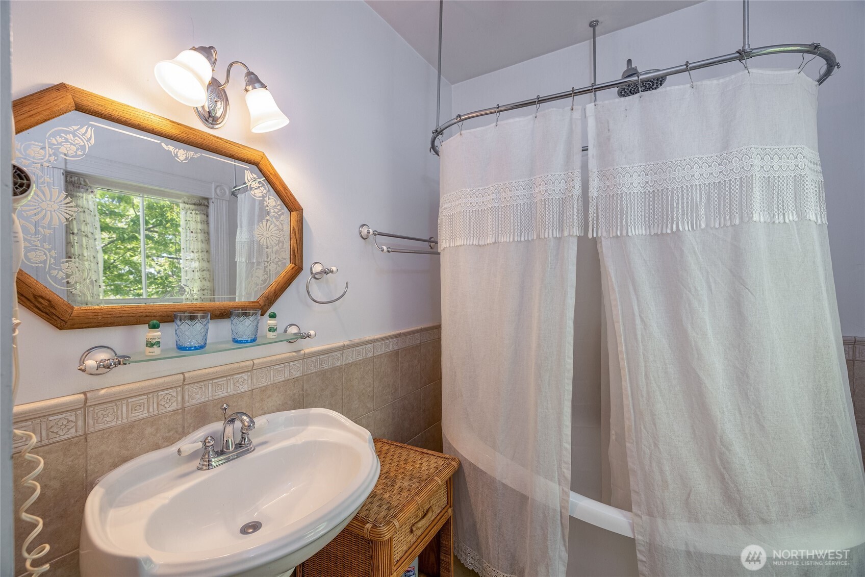 602 N Main Street , Coupeville, WA 98239